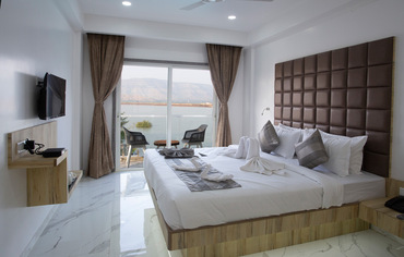 Executive Room with Balcony and Dhom Dam View - Nakshatra Resort Wai